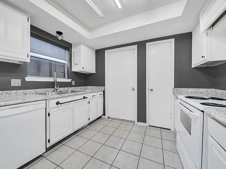 14830 Keelby Dr — Photo 4