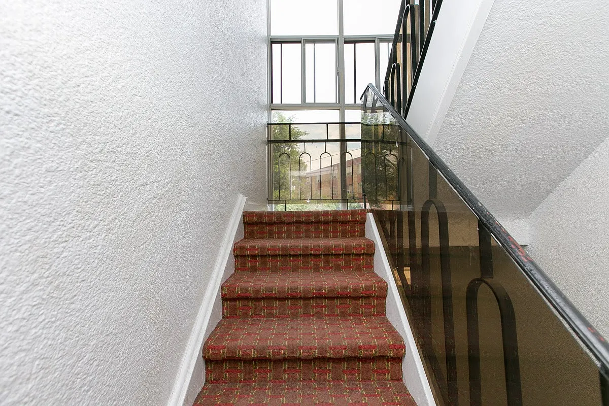 5 Greentree Court — Photo 3
