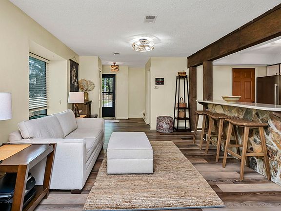 5th image of 99 Leeward Rd