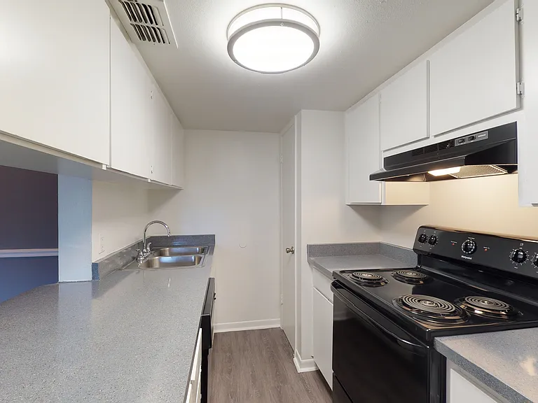 The Avenue Apartments — Photo 34