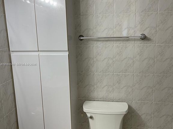 4th image of 724 NE 4th St APT 8