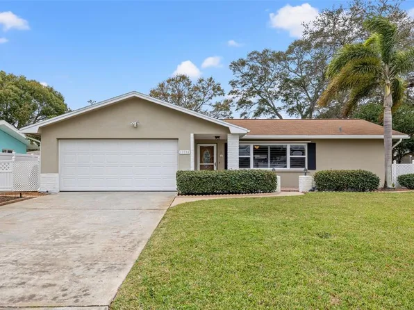 13732 Trinidad Dr, Seminole, FL 33776