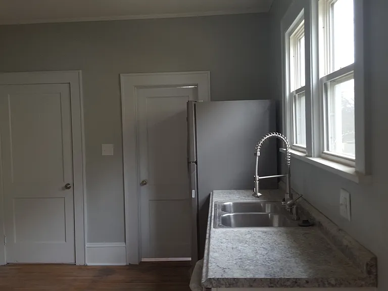 900 Walnut Ave — Photo 5