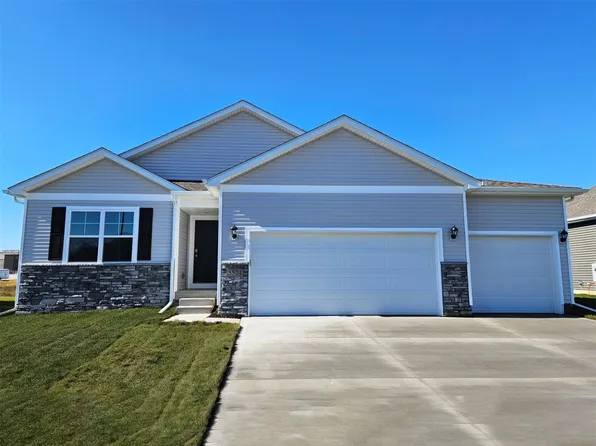2870 Grassland Ct, Hiawatha, IA 52233
