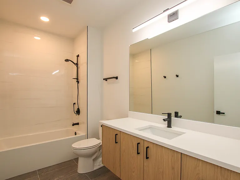 1001 N Milwaukee Ave #204 — Photo 14