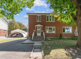 1350 Leaside Ave, Ottawa, ON K1Z 7R1