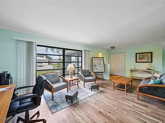 4th image of 820 Santa Margerita Ln