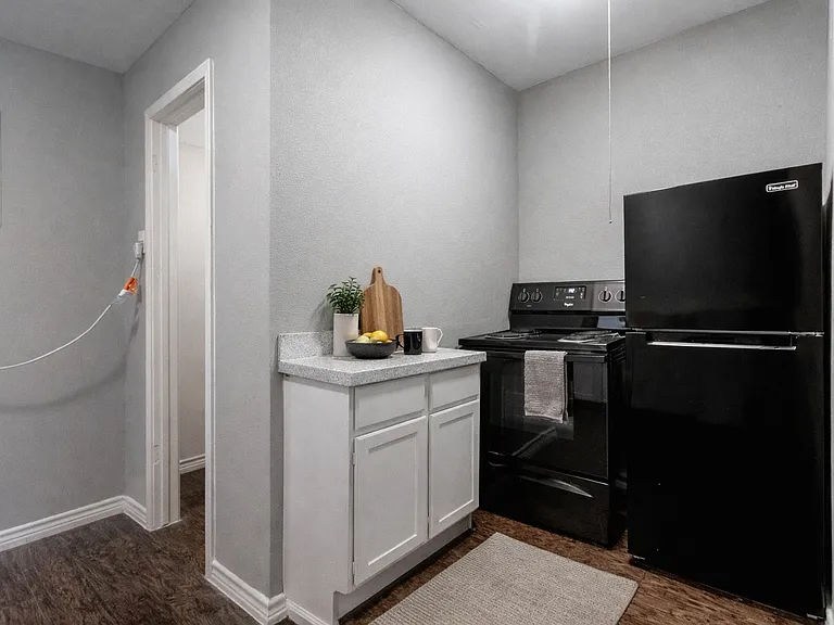 Bellaire Apartments — Photo 7
