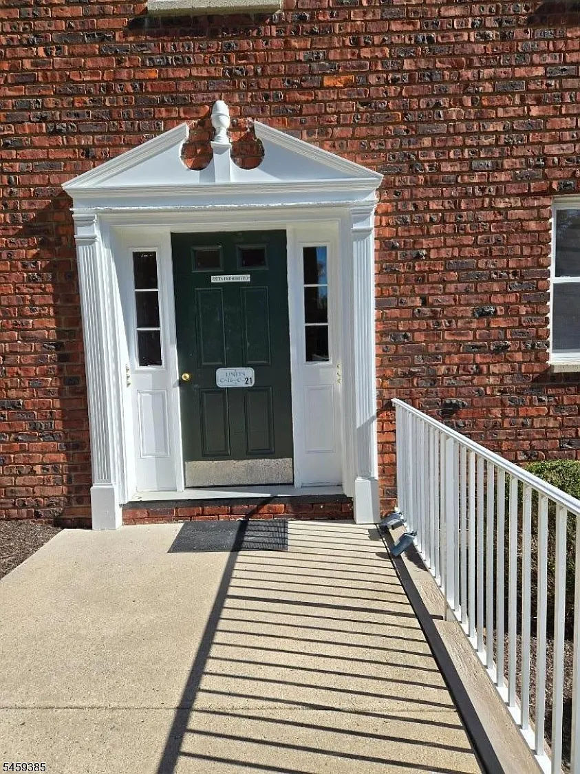 1 bed, 1.0 bath, $1,750 — Photo 2