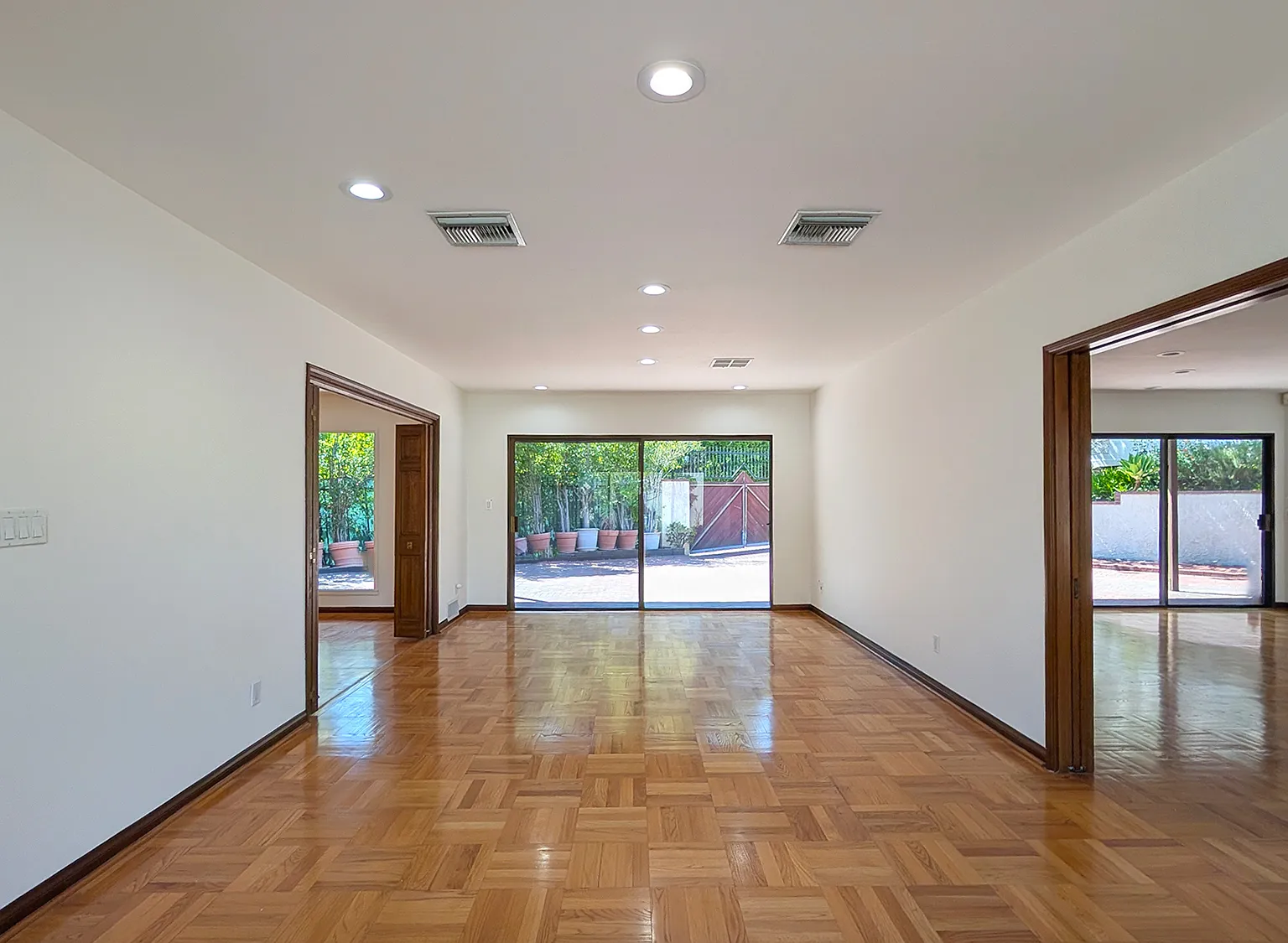7 bed, 6.5 bath, 4189 sqft, $16,500 — Photo 1