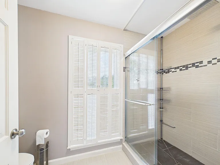702 Daria Ct — Photo 30