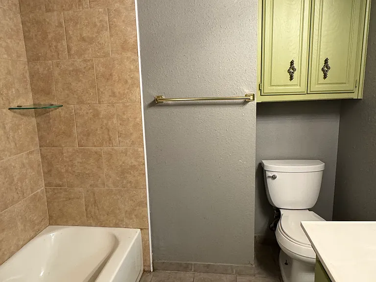 2305 Crystal Dr — Photo 31