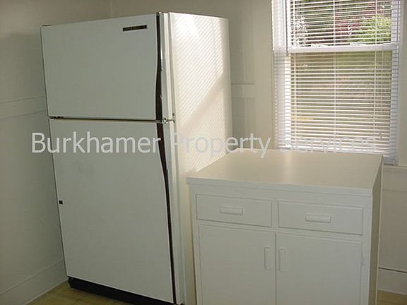 5th image of 303 W Marcy Ave