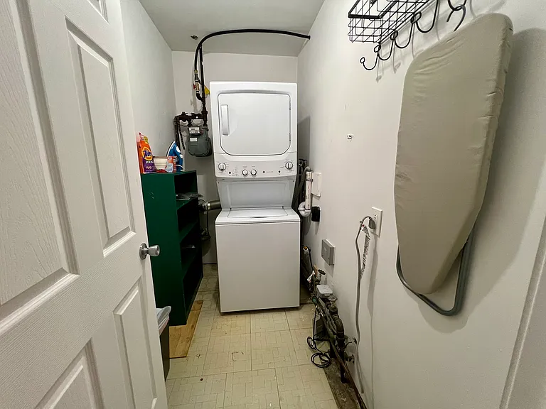 120 Mason Ave — Photo 10