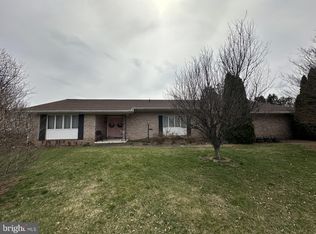 11475 Pine Hill Dr, Waynesboro, PA 17268