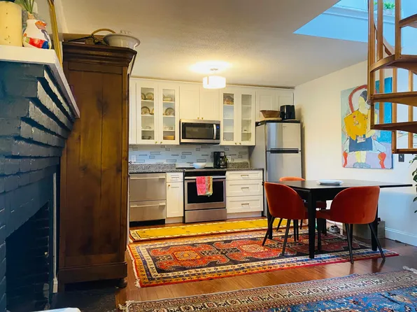 3 Island Ave APT 6, Kittery, ME 03904