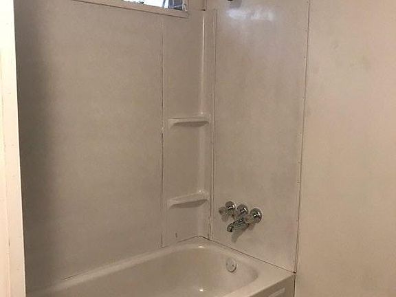 4th image of 435 Briarwood Trl