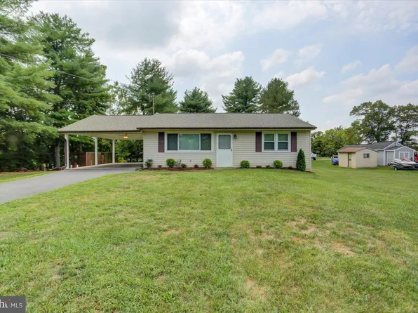 179 Weeping Willow Rd, Falling Waters, WV 25419