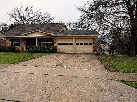 4th image of 2300 Woodlawn Dr
