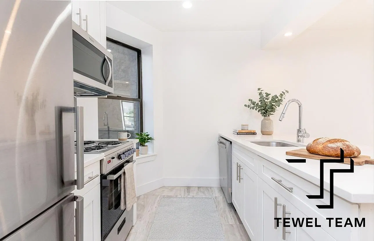 498 Manhattan Avenue — Photo 2
