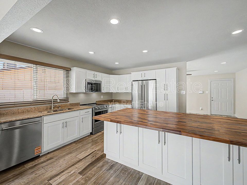 1st image of 710 E Bell De Mar Dr