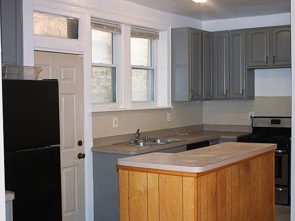 5th image of 7842 S Cregier Ave