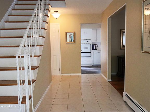 2nd image of 14 Colony Ct