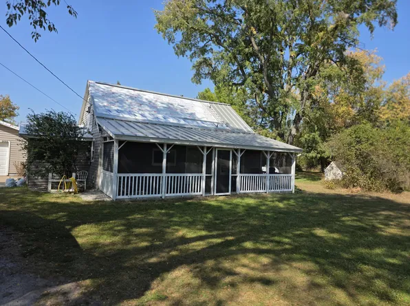 999 N Dickinson Ave, Hesperia, MI 49421