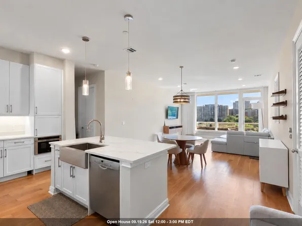 3 Somerset Ln Unit 504, Edgewater, NJ 07020