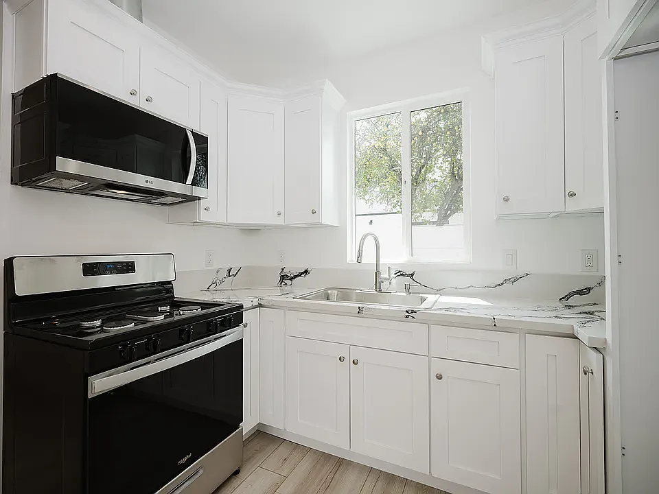 1 bed, 380 sqft, $2,000 — Photo 4