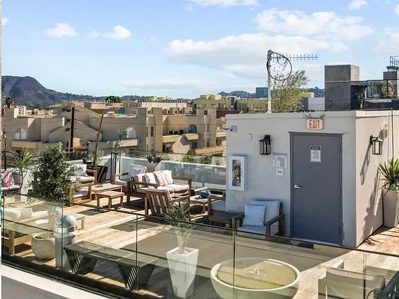 5th image of 11241 Otsego St #0B-1Ba-450Sqft