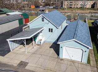 8124 W Rivershore Dr, Niagara Falls, NY 14304