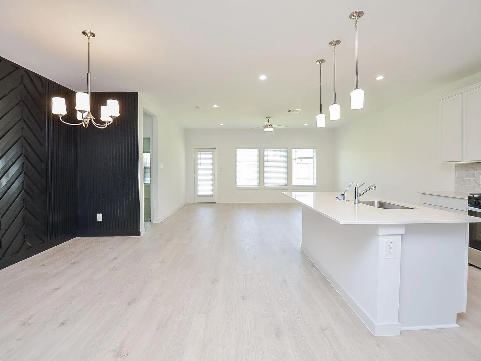 4 bed, 3.0 bath, 2276 sqft, $2,600 — Photo 3
