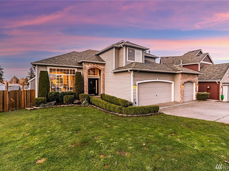 Move right into this traditional home with big-sky, lake views, and room for everyone! 