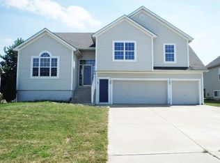 1101 Hampton Dr, Raymore, MO 64083