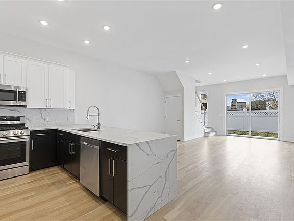 5th image of 19 Giles Ave