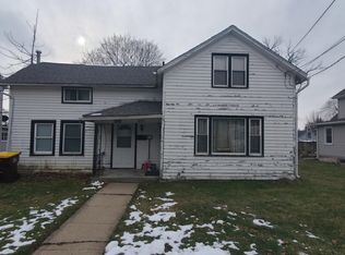 807-809 W Pleasant St, Freeport, IL 61032