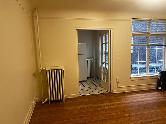 4th image of 1631 Belmont Ave #107
