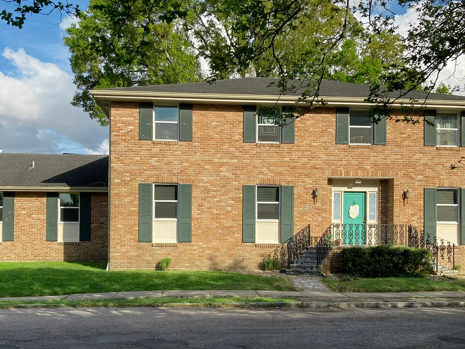 3 bed, 1400 sqft, $2,300 — Photo 1