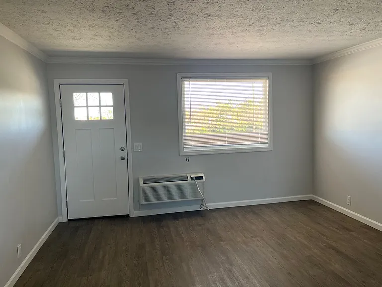 2607 Jefferson St #10 — Photo 4