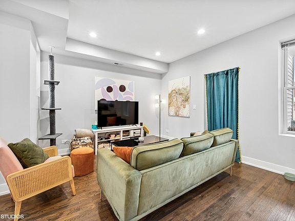4th image of 1005 N California Ave #3
