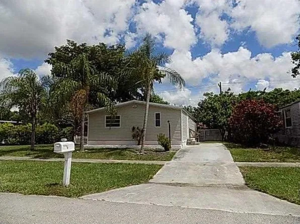 10480 S 228th Ln, Boca Raton, FL 33428