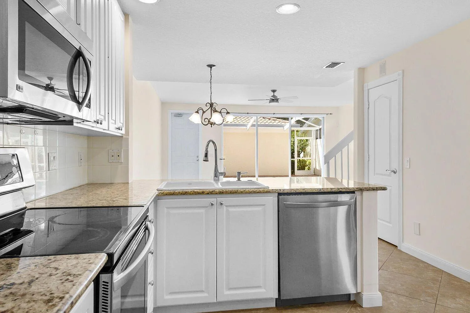 4 bed, 3.0 bath, 1830 sqft, $4,200 — Photo 3