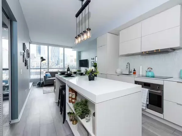615 E 6th Ave SE #425, Calgary, AB T2G 1S2
