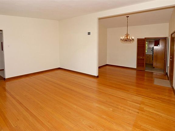 4th image of 12134 Blackhall Dr