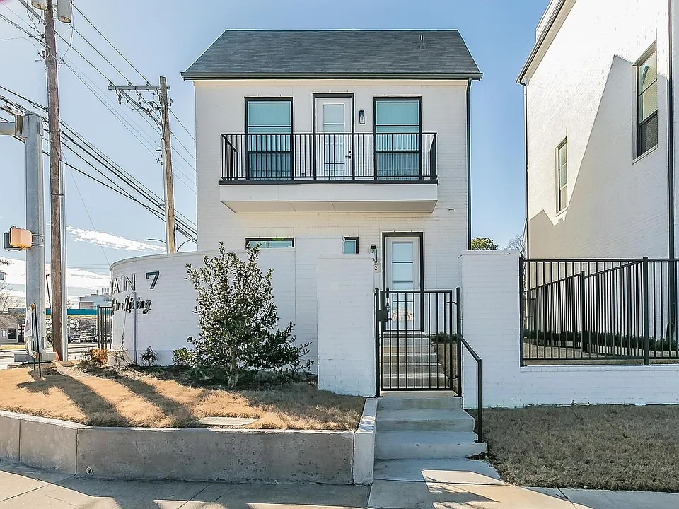 682 W Main St
