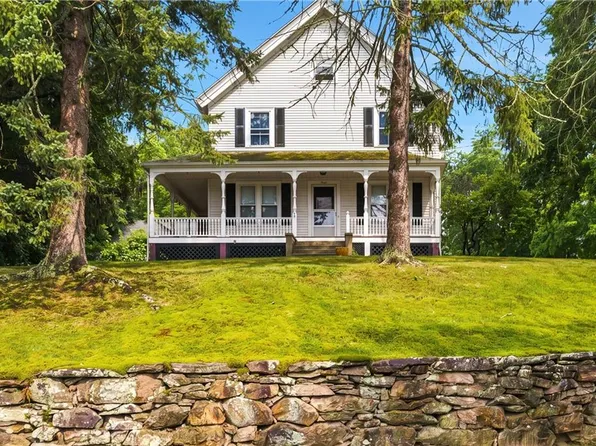 3 Whipple Ave, Smithfield, RI 02917