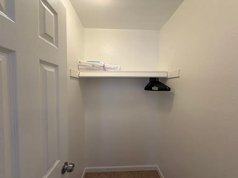 Twin Palms Apartments — Photo 9