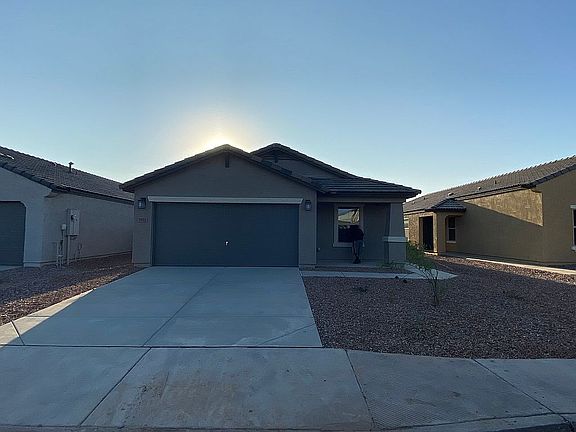 2nd image of 1953 N Lewis Pl