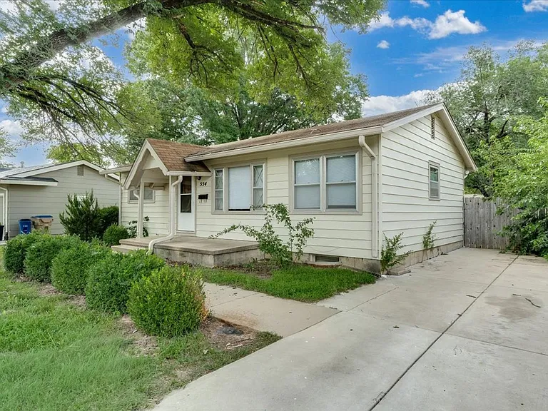 554 S Circle Dr — Photo 1